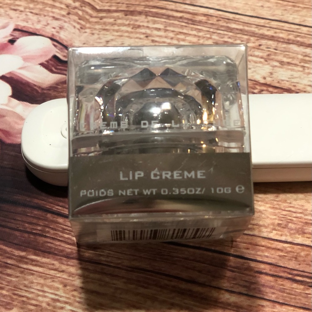 Lip crème by Crème De La Cube